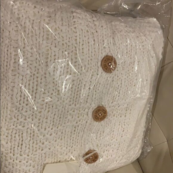 🎉Last Deal 🎉UGG Knitted chunky pillow🎉Last one 🎉 - Picture 1 of 7